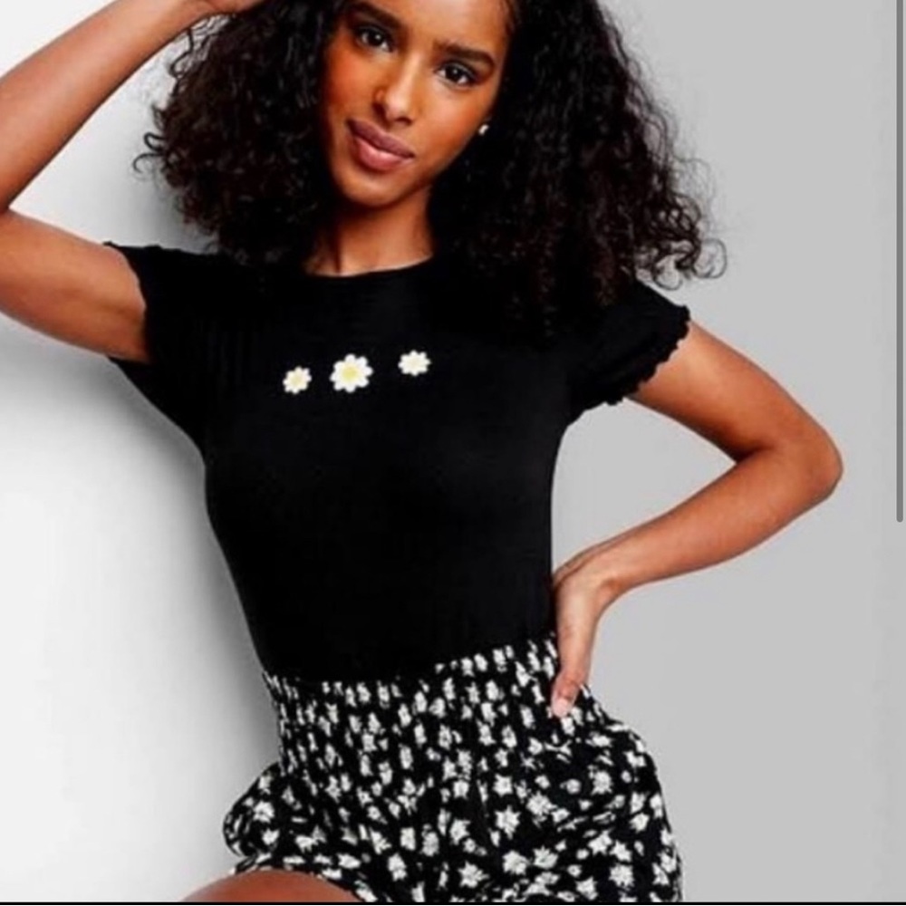 Wild Fable Daisy crop top